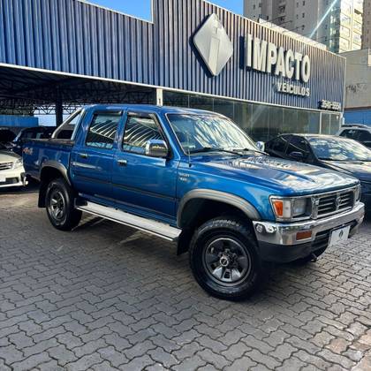 TOYOTA HILUX 2.8 DLX 4X4 CD 8V DIESEL 4P MANUAL